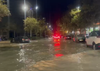 Reshjet e shiut shkaktojnë rrëshqitje dherash, bllokohet kalimi i mjeteve në Bypass-in e Vlorës