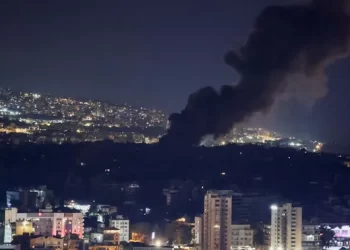 Irani sulmon me raketa Izraelin