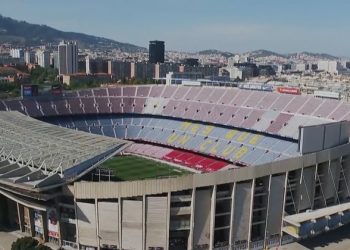 Kantieri i stadiumit Camp Nou, shihni si përleshen punëtorët shqiptarë dhe rumunë (VIDEO)