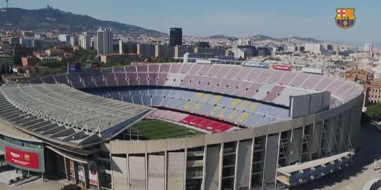 Kantieri i stadiumit Camp Nou, shihni si përleshen punëtorët shqiptarë dhe rumunë (VIDEO)