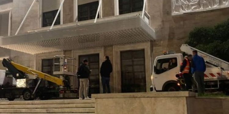 Protesta e opozitës, “blindohet” hyrja e Kryeministrisë