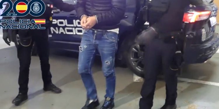 I dënuar me burgim të përjetshëm, shqiptari arrestohet në aeroportin e Valencias