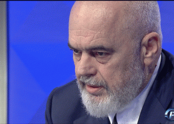 Operacioni, Rama: Dilja natën nëpër korridoret e spitalit