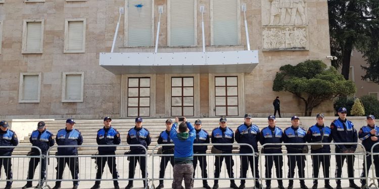 Sot protesta e opozitës, “blindohet” Tirana, 1500 forca policie në terren dhe kamera me rezolucion të lartë