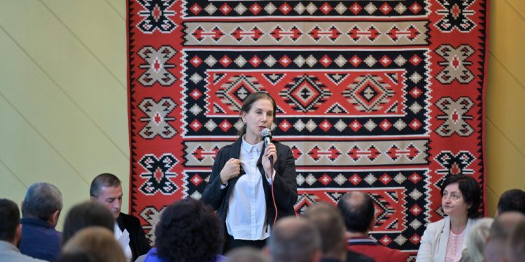 Kumbaro mbledh operatorët në Tepelenë: 3,8 milionë turistë në zonat e mbrojtura