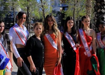 Turi në jug i “The Miss Globe 2024”, vajzat sfilojnë edhe me kostume tradicionale
