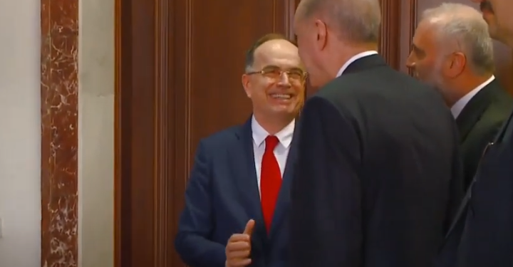 Bajram Begaj i ankohet Erdoganit për godinën e Presidencës: Është e vogël, rreth 600 metra katrorë…(VIDEO)