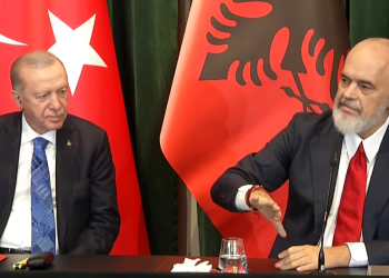 Turqia i dhuron Shqipërisë dronë kamikazë, Rama: Mos u shqetësoni, nuk do të sulmojmë askënd!