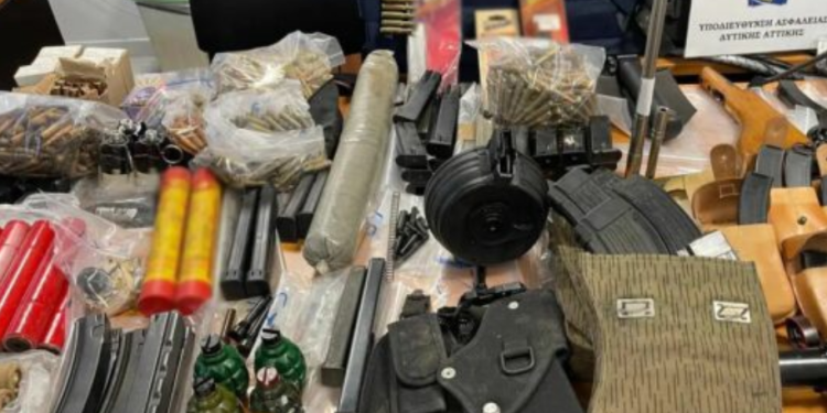 Zbulohet arsenal armësh në Athinë, dyshohet se ka lidhje me arrestimin e shqiptarit Ermal Meko