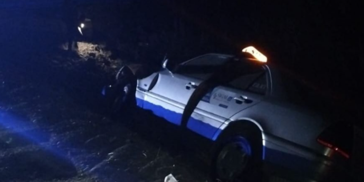 Aksidenti/ Dy makina përfundojnë në kanal, plagosen 3 persona