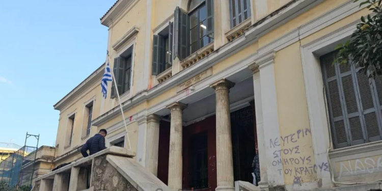 Akuzohet se vrau të moshuarën në Greqi, gruaja lë në burg gruan shqiptare