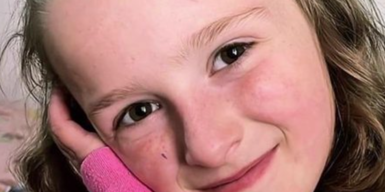 “Mami dua të iki në shtëpi”/ 7-vjeçarja në rrezik për jetën, prindërit mes lotësh u kërkojnë ndihmë shqiptarëve