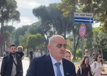 “Rrugaç”, “Fatmir Shehu është në varr, si ndihesh?”, qytetari i kujton Fredi Belerit masakrën e Peshkëpisë