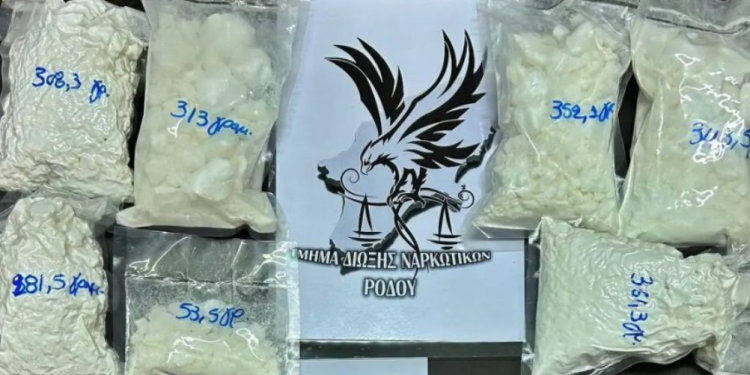 Me 2 kg kokainë dhe një pistoletë, arrestohet shqiptari në Greqi