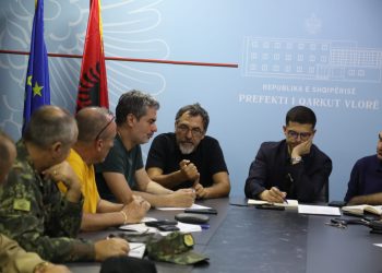 Çuçi mbledh Shtabin e Emergjencave: Kemi detyrimin dhe përgjegjësinë t’u shërbejmë njerëzve, Vlora po i rikthehet normalitetit