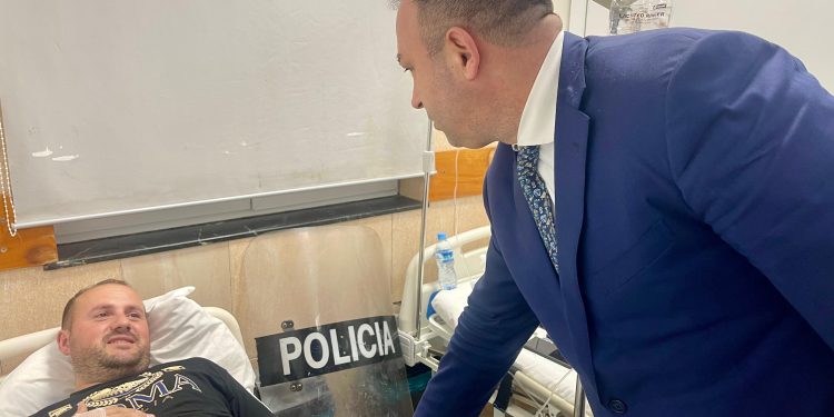 Ministri i Brendshëm falënderon policët: Sot ata kishin përballë një turmë të çoroditur. Bllofi i mosbindjes civile do të marrë përgjigje