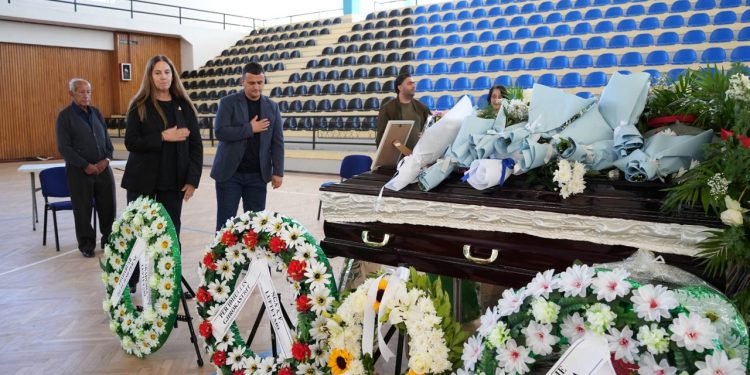 Gjirokastra nderon legjendën e futbollit. Lamtumirë Sefedin Braho! (FOTO)