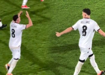 Shënon Shqipëria, Asllani kalon kuqezinjtë në avantazh