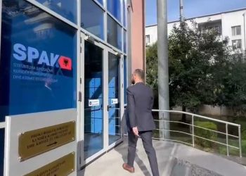 Lidhjet e dyshimta dhe bisedat në SKY, çfarë dihet për arrestimin e ish-deputetit të PS