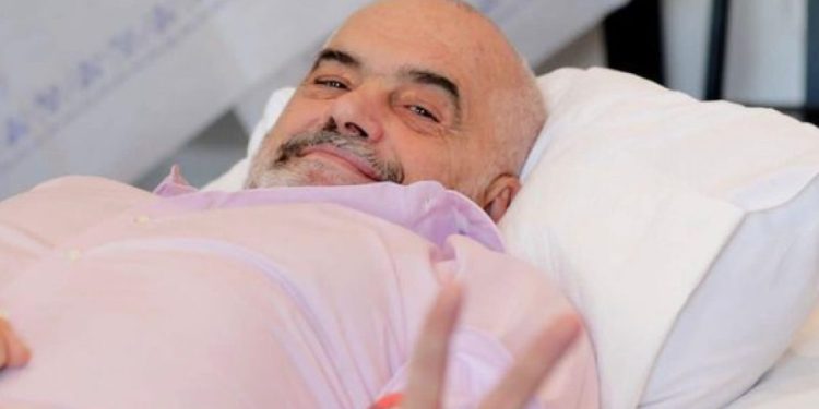 Rama shtrohet në spital, kryen një ndërhyrje kirurgjikale