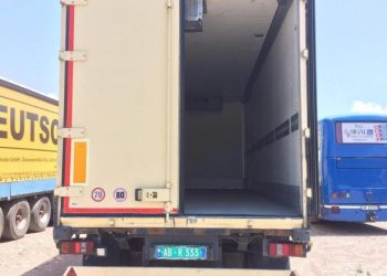 E rëndë në Greqi, emigranti gjendet i pa jetë në frigoriferin e kamionit