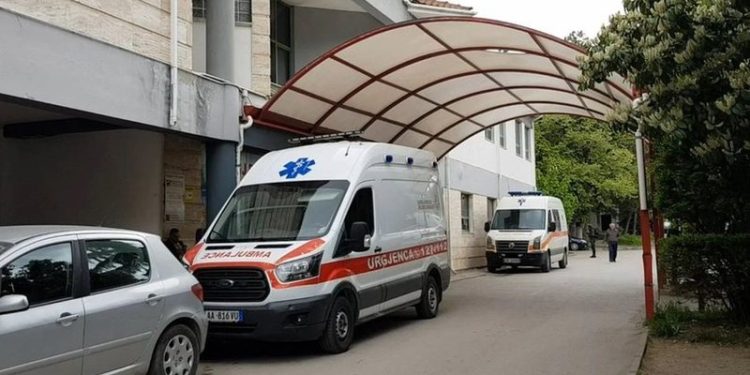 E rëndë/ 12-vjeçari ndërron jetë në spital