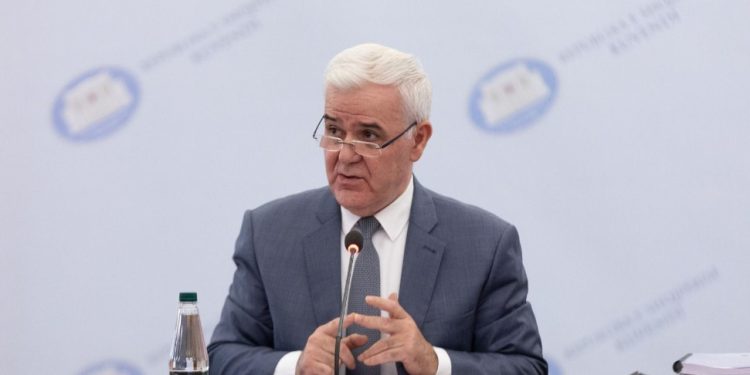 Ekspertët përfundojnë draftin e parë për Dokumentin Analitik, Xhafaj përballë gazetarëve: 12 Tryeza Tematike dhe Forume të Dialogut Qytetar