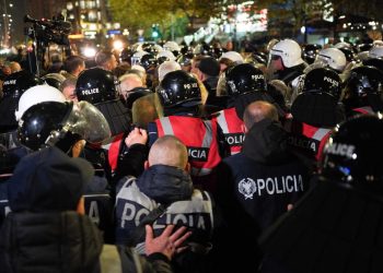 Protesta e opozitës, Berisha: Qytetarët u spërkatën me lëndë djegëse (VIDEO)