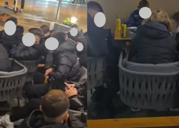 Pamje rrënqethëse/ Shokët e Martinit të vrarë nuk i mbajnë dot lotët