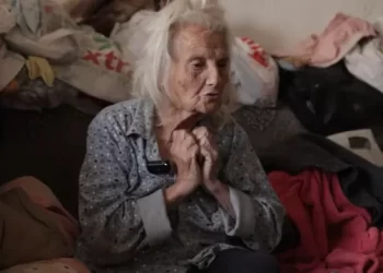 Historia e trishtë/ Gruaja e moshuar jeton në mjerim dhe e braktisur