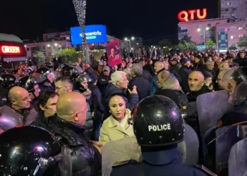 Gazeta greke: Trazira në Tiranë gjatë demonstratës së opozitës kundër Ramës