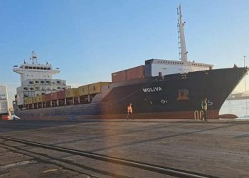 Ankorohet në Durrës anija me mbetjet toksike të “Kurum”