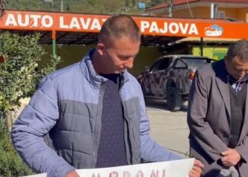 Me lot në sy, babai i 10-vjeçarit që u përplas nga makina: Të kalben në burg autorët, policia të marrë masa