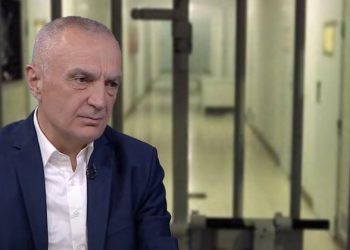 Meta flet nga burgu: Merrem me lexime, shënime dhe bëj “Stretching”. Në Fier nuk u transferova se dua të jem pranë fëmijëve