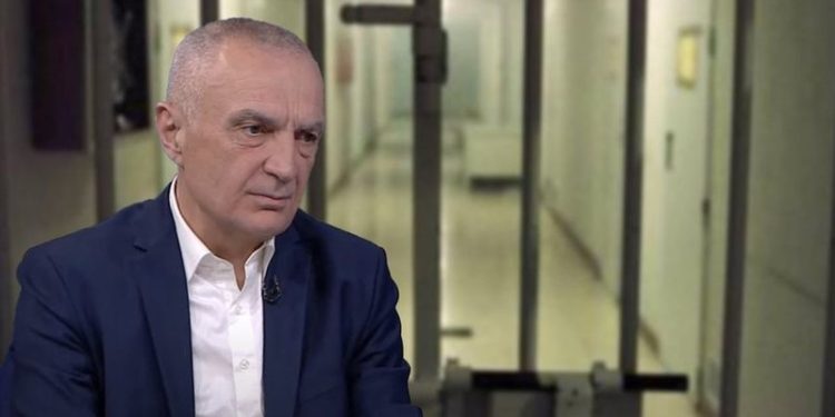 Meta flet nga burgu: Merrem me lexime, shënime dhe bëj “Stretching”. Në Fier nuk u transferova se dua të jem pranë fëmijëve