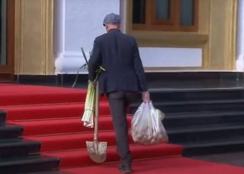 Shkoi me presh dhe patate në Kuvend, Dashnor Sula tregon arsyen: Po tallen me fshatin