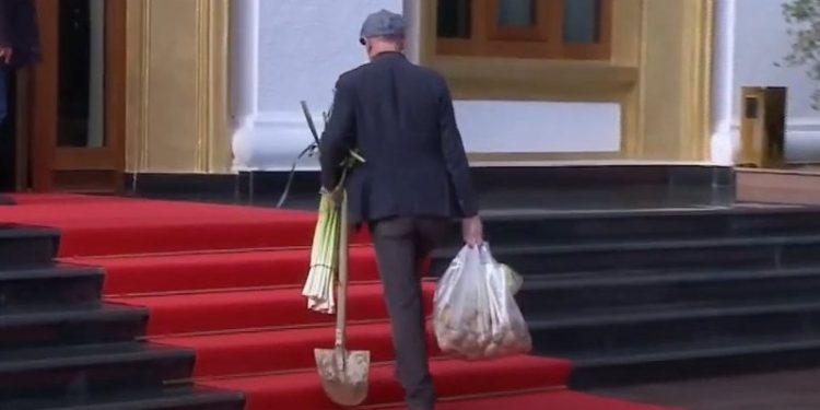 Shkoi me presh dhe patate në Kuvend, Dashnor Sula tregon arsyen: Po tallen me fshatin