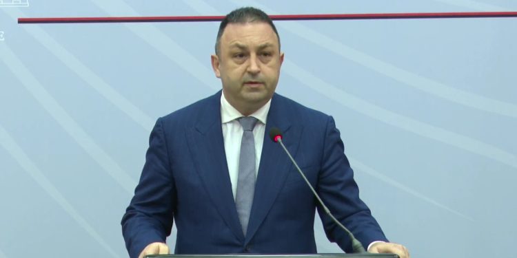 Ervin Hoxha prezanton drejtuesit e rinj të Policisë së Shtetit (Emrat)