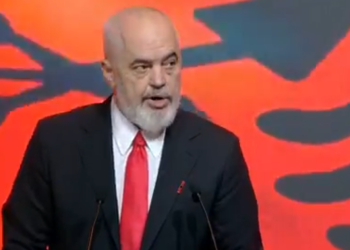 Rama fton emigrantët të kthehen në Shqipëri: Do keni paga të ngjashme ose më të mira sesa në Greqi