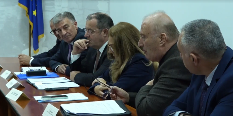 Prefekti i Gjirokastrës: Këtë vit po kapim shifrën e 1 milion turistëve. Prokuroria dhe gjykata nuk dënojnë zjarrvënësit (VIDEO)