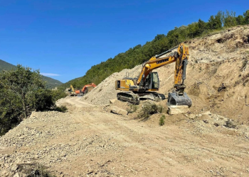 Memaliaj, gjenden mbetje kockore gjatë punimeve në rrugën Ballaban-Berat