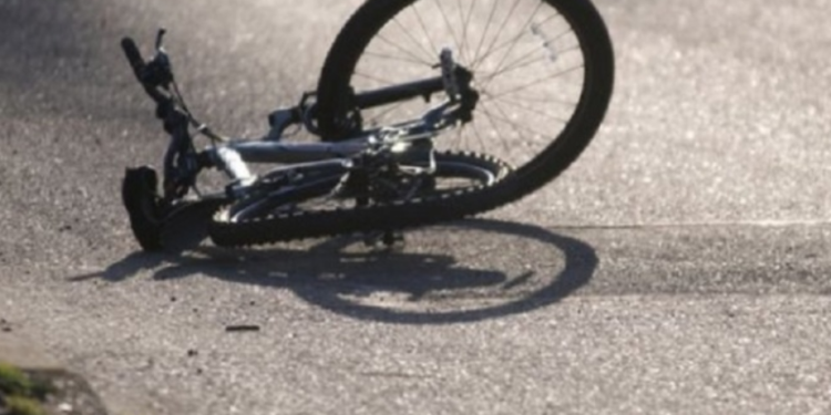Lunxhëri, 64-vjeçari rrëzohet nga biçikleta, plagoset rëndë dhe dërgohet në Spitalin e Traumës në Tiranë