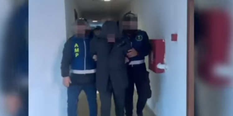 AMP arreston shefin e krimeve në Gjirokastër dhe 4 punonjës të tjerë policie (VIDEO)