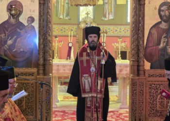 Mesha për flamurin në Korçë, në kishën Katedrale mbahet mesha kuqezi