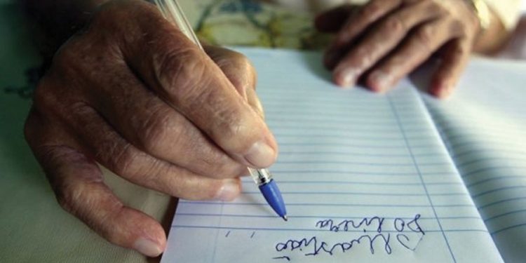 Dy qarqet me numrin më të lartë të analfabetëve në Shqipëri