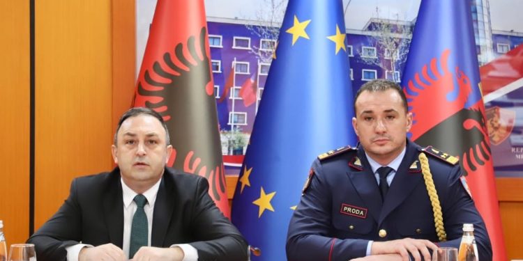 Si po bien “xhaketat e vjetra” në kupolën e Policisë së Shtetit