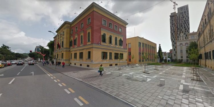 Minimum jetik 200 euro në muaj, qeveria hedh poshtë propozimin e opozitës