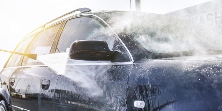 Media greke: Shtohen lavazhet me pronarë shqiptarë, përdoren si qendra të pastrimit të parave të mafies