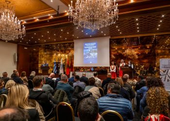 Qarku Gjirokastër prezanton në Janinë atraksionet turistike, nënshkruhet marrëveshje me Shoqatën Hoteliere (FOTO)