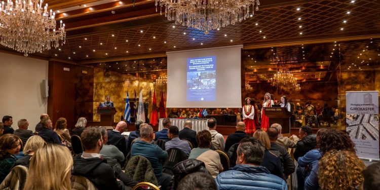 Qarku Gjirokastër prezanton në Janinë atraksionet turistike, nënshkruhet marrëveshje me Shoqatën Hoteliere (FOTO)